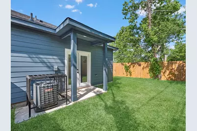 5201 Kenilwood Dr #B, Houston, TX 77033 - Photo 22