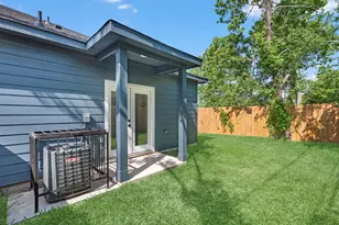 5201 Kenilwood Dr, Houston, TX 77033 - Photo 22