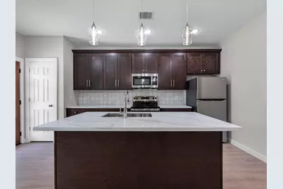 5201 Kenilwood Dr #B, Houston, TX 77033 - Photo 10