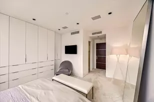 121 N Post Oak Ln, Houston, TX 77024 - Photo 24