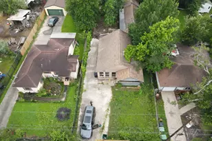 7823 Appleton St, Houston, TX 77022 - Photo 32