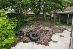 7823 Appleton St, Houston, TX 77022 - Photo 36