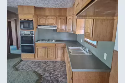 404 Svoboda Street, Yoakum, TX 77995 - Photo 8