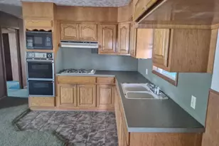 404 Svoboda St, Yoakum, TX 77995 - Photo 8