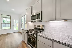 4210 Helmside Ln, Houston, TX 77053 - Photo 12