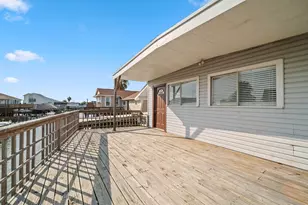 24 Kingfish Ln, Freeport, TX 77541 - Photo 10