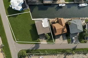 24 Kingfish Ln, Freeport, TX 77541 - Photo 2