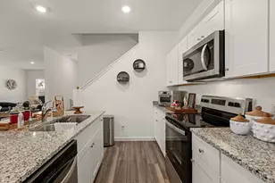 718 Amesbury Rd, Conroe, TX 77316 - Photo 10