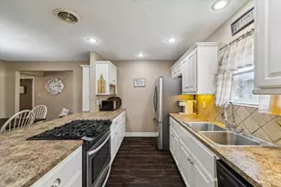 2043 Middle Creek Dr, Houston, TX 77339 - Photo 4