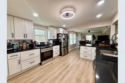 302444 Plantation, Damon, TX 77430 - Photo 14