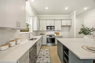 4317 Roseland St, Houston, TX 77006 - Photo 2