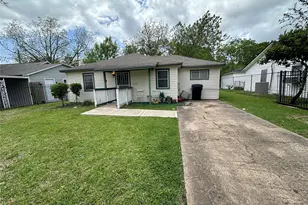 10206 Ashville Dr, Houston, TX 77051 - Photo 2