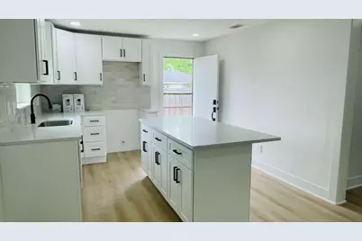 9110 Heatherside Street, Houston, TX 77016 - Photo 14