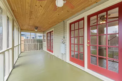 718 Ralfallen Street, Houston, TX 77008 - Photo 14