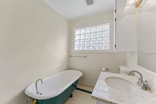 718 Ralfallen St, Houston, TX 77008 - Photo 8