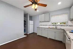 5209 Plum Dr, Houston, TX 77087 - Photo 10