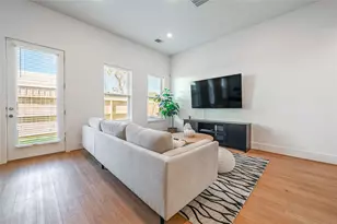 7607 Victory Reserve St, Houston, TX 77088 - Photo 8