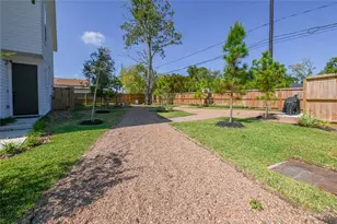 7607 Victory Reserve St, Houston, TX 77088 - Photo 46