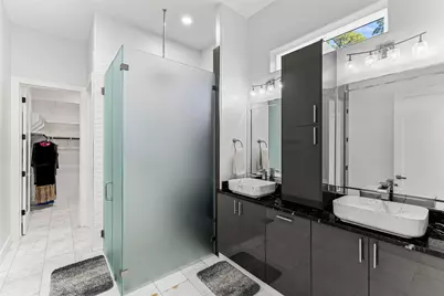 14002 Woodthorpe Lane, Houston, TX 77079 - Photo 18