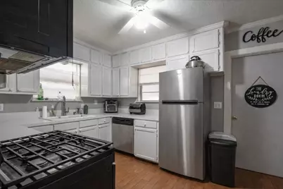 201 S Cleveland Street, Dayton, TX 77535 - Photo 4