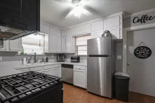 201 S Cleveland St, Dayton, TX 77535 - Photo 4