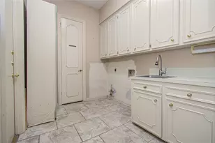 9712 Longmont Dr, Houston, TX 77063 - Photo 30