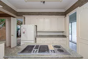 9712 Longmont Dr, Houston, TX 77063 - Photo 16