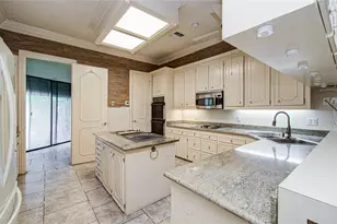 9712 Longmont Dr, Houston, TX 77063 - Photo 10