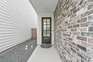 718 W Donovan St, Houston, TX 77091 - Photo 2