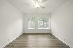171 Litchfield Ln, Houston, TX 77024 - Photo 22