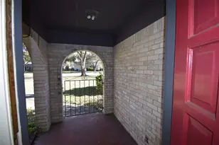 308 Edgewood St, League City, TX 77573 - Photo 4