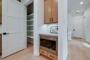 1312 Castle Ct, Houston, TX 77006 - Photo 10