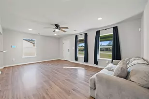 410 S Utah St, La Porte, TX 77571 - Photo 4