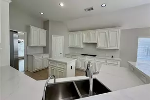 1510 Flanders Field Ln, Sugar Land, TX 77498 - Photo 4