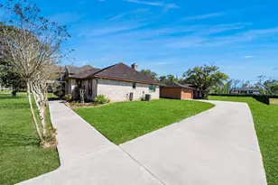 5415 Raintree Dr, Missouri City, TX 77459 - Photo 10