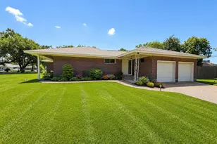 807 W Murrill St, Baytown, TX 77520 - Photo 2