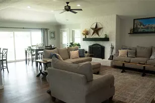 24 Wellington Dr, Sugar Land, TX 77478 - Photo 2