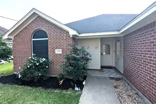 1035 N Colbert St, Dayton, TX 77535 - Photo 2