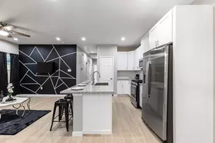 4661 Clover St, Houston, TX 77051 - Photo 6