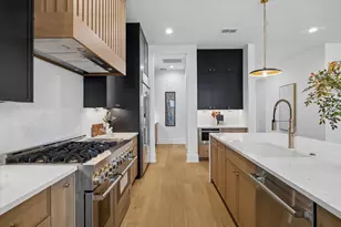 1223 W Drew St, Houston, TX 77006 - Photo 10