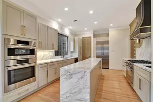 74 Briar Hollow Ln, Houston, TX 77027 - Photo 16
