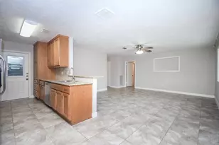 13607 Elm Ct, Sugar Land, TX 77498 - Photo 8