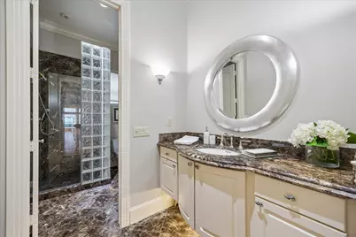 5211 Pocahontas Street, Bellaire, TX 77401 - Photo 16