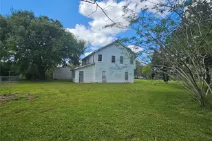 565 W Hartel St, Sour Lake, TX 77659 - Photo 4