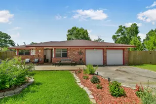 523 Oakdale Ave, Shoreacres, TX 77571 - Photo 1