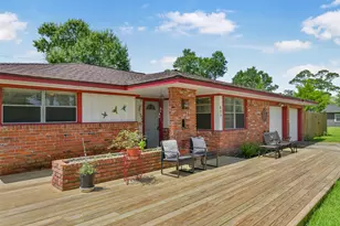 523 Oakdale Ave, Shoreacres, TX 77571 - Photo 2