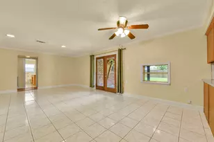523 Oakdale Ave, Shoreacres, TX 77571 - Photo 4