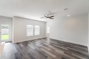10313 S Goshawk Trl, Conroe, TX 77385 - Photo 6