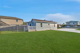 2221 Grover Ave, Galveston, TX 77551 - Photo 8