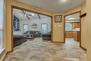 660 Hillcrest Dr, Huntsville, TX 77340 - Photo 10